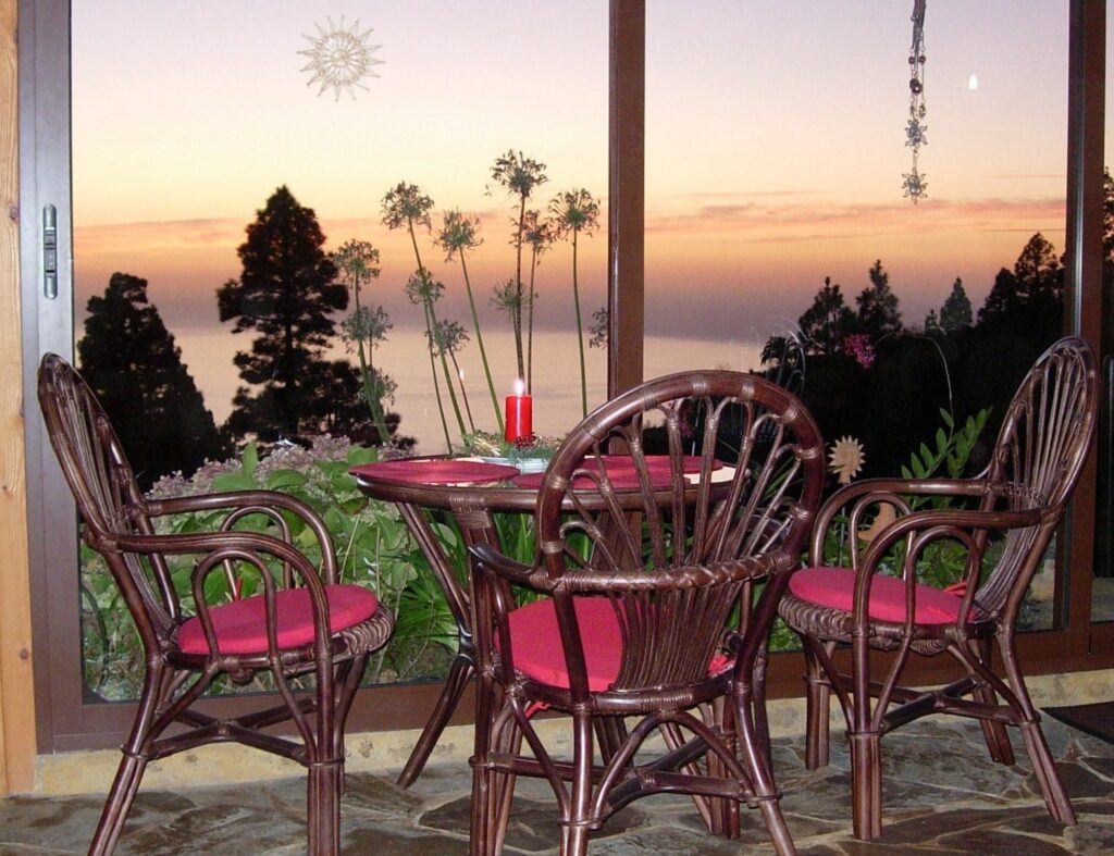 Genieße den Sonnenuntergang in Deinem Wellness Retreat auf La Palma