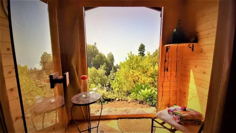 Relax in the wellness and detox infrared sauna in the Vidyamor oasis on La Palma